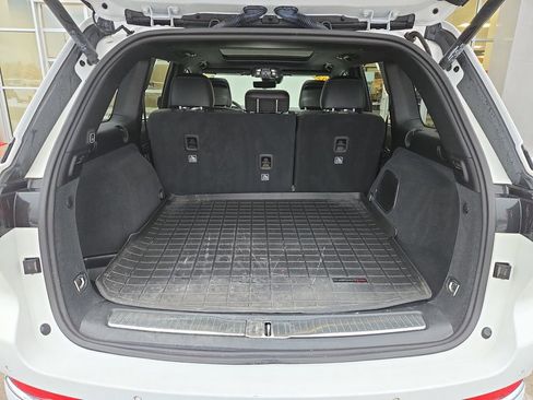 Used 2023 Jeep Grand Cherokee Overland w/ Luxury Tech Group IV image 32