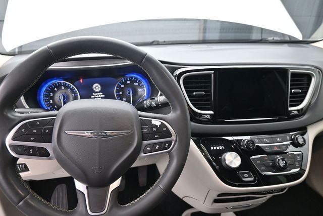 Used 2022 Chrysler Pacifica Touring-L FWD image 19