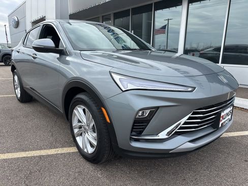 Used 2025 Buick Envista Preferred image 4