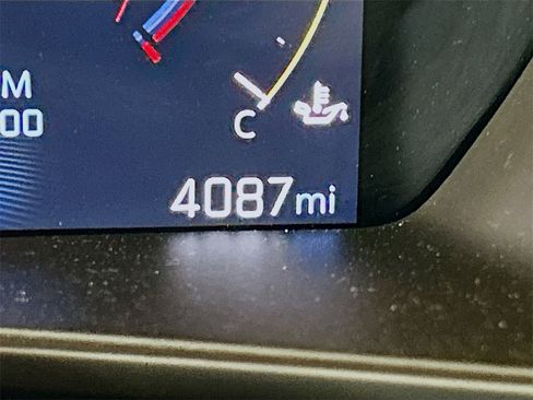 Used 2025 Chevrolet Colorado Trail Boss image 10