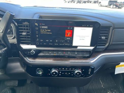 New 2024 GMC Sierra 1500 SLE image 28