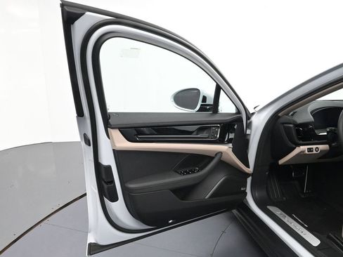 Used 2026 Porsche Panamera image 15