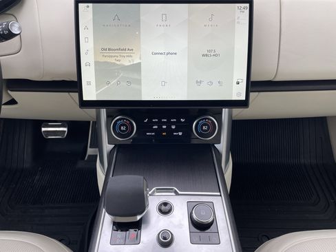 Used 2023 Land Rover Range Rover SE image 19