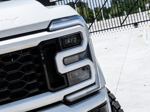 Used 2025 Ford F450 Platinum AWD/4WD image 13