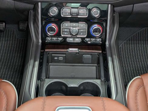 Used 2024 GMC Yukon Denali Ultimate image 20