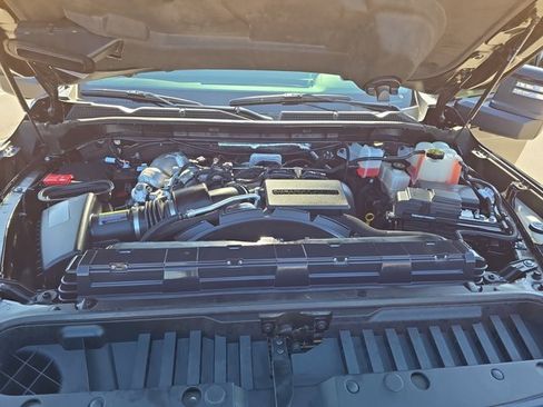 Used 2024 GMC Sierra 2500 AT4 image 31