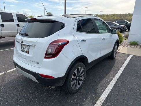 Used 2022 Buick Encore Preferred AWD/4WD image 3