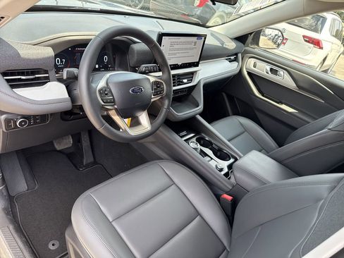 New 2025 Ford Explorer Active w/ Active Comfort Package image 12