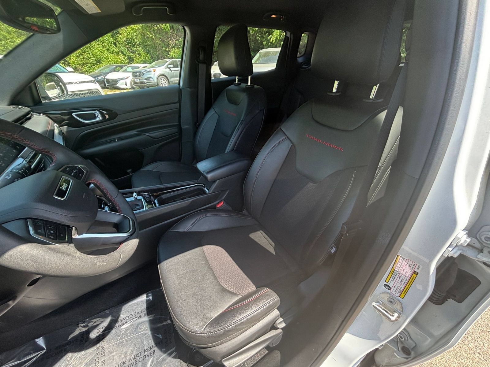Used 2025 Jeep Compass Trailhawk AWD/4WD image 29