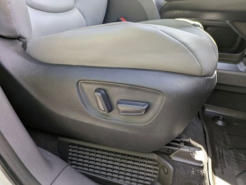 Used 2023 Toyota Sienna XLE AWD/4WD image 26