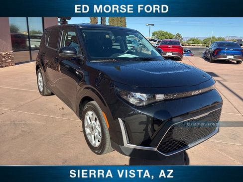 Used 2025 Kia Soul LX FWD image 10