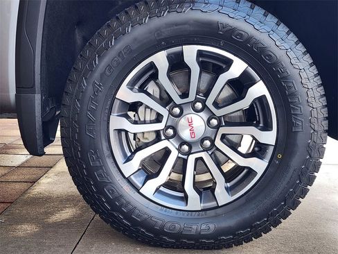 Used 2023 GMC Sierra 1500 AT4 image 4