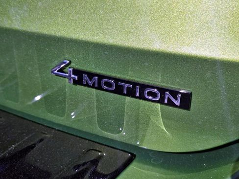 New 2026 Volkswagen Taos SE image 5