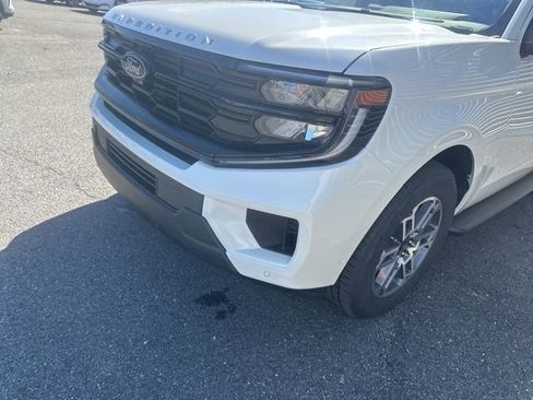 New 2025 Ford Expedition Active image 9
