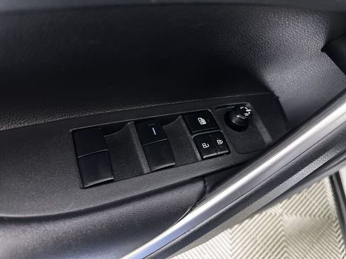 Used 2024 Toyota Corolla Cross LE FWD image 24