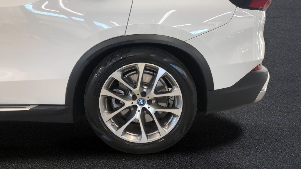 Used 2024 BMW X5 xDrive50e AWD/4WD image 26