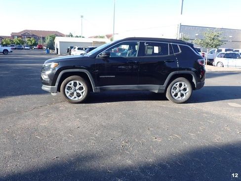 Used 2025 Jeep Compass Latitude w/ Sun & Sound Group AWD/4WD image 7