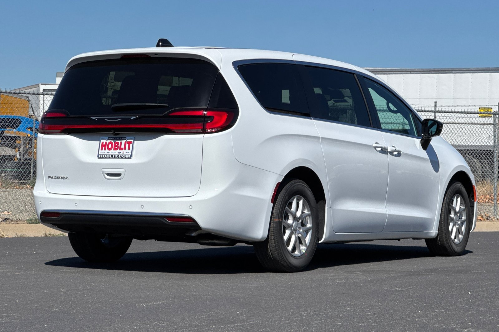 New 2027 Chrysler Pacifica Select FWD image 3