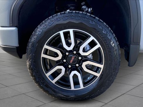 Used 2025 GMC Sierra 1500 AT4 w/ AT4 Premium Package image 11
