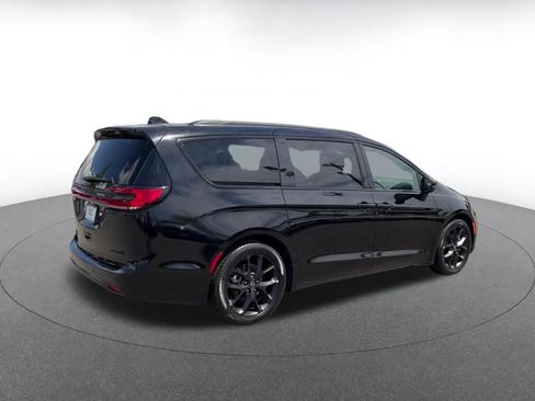 Used 2025 Chrysler Pacifica Limited FWD image 15