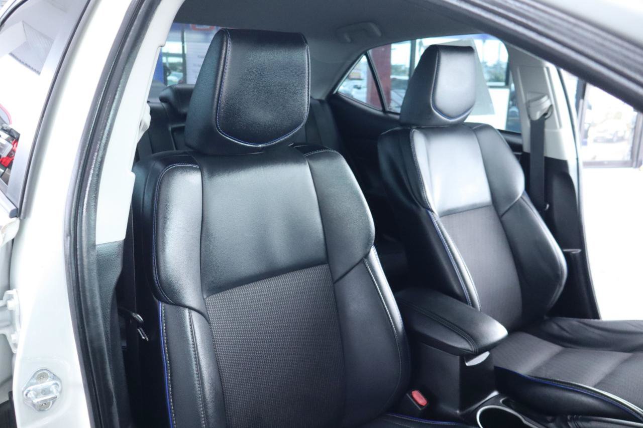 Used 2018 Toyota Corolla SE FWD image 36