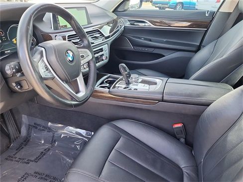 Used 2019 BMW 740i image 21
