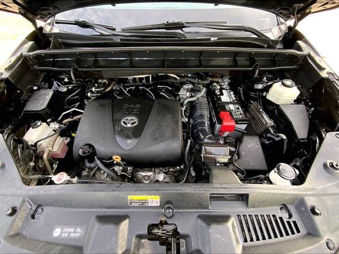 Used 2022 Toyota Highlander XLE AWD/4WD image 29