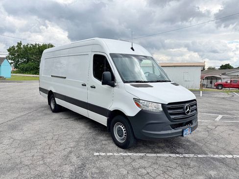 Used 2021 Mercedes-Benz Sprinter 3500 w/ Driver Convenience Package image 3