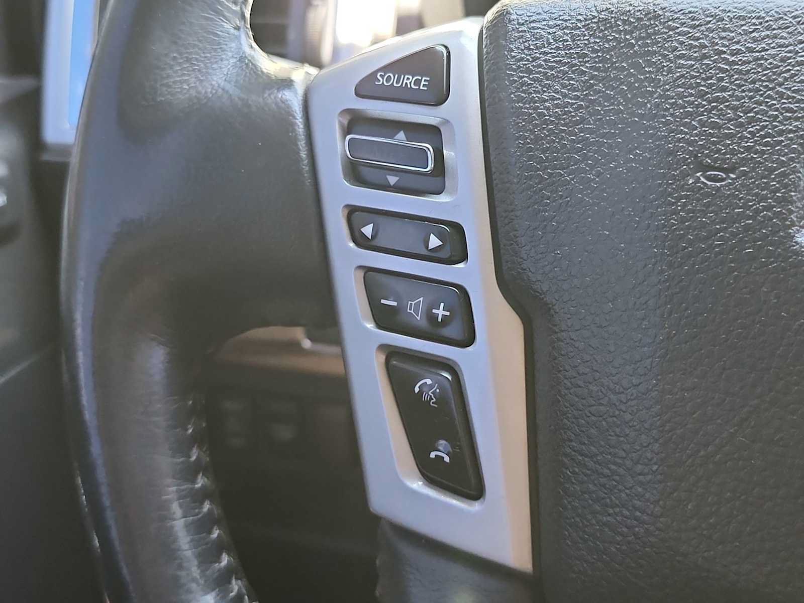 Used 2017 Nissan Titan SL RWD image 26