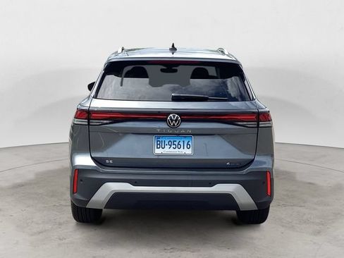 Used 2026 Volkswagen Tiguan SE AWD/4WD image 4