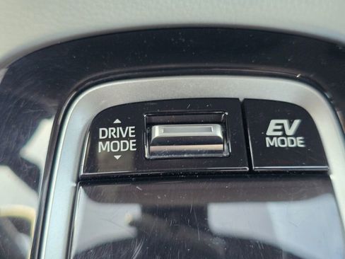 Used 2024 Toyota Corolla SE image 35