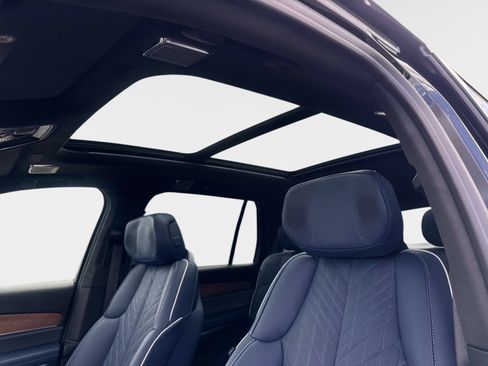 New 2026 Cadillac Vistiq Premium Luxury w/ LPO, Floor Liner Package AWD/4WD image 18