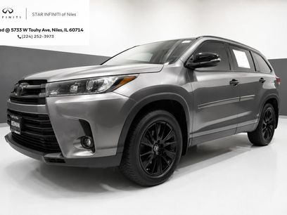 Used 2019 Toyota Highlander SE w/ Nightshade Edition