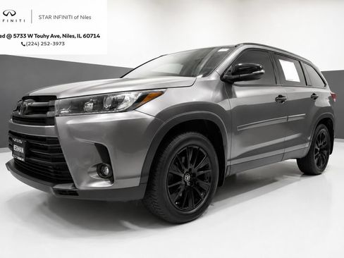 Used 2019 Toyota Highlander SE w/ Nightshade Edition AWD/4WD image 1