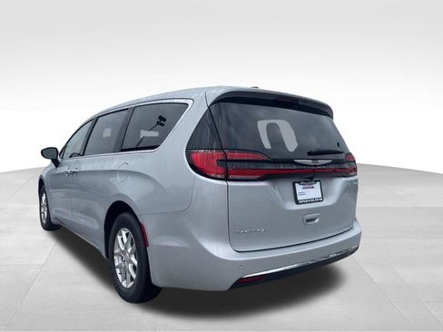 New 2026 Chrysler Pacifica Select FWD image 7