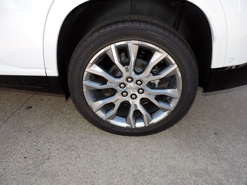 New 2026 GMC Acadia Denali w/ Super Cruise Package FWD image 16