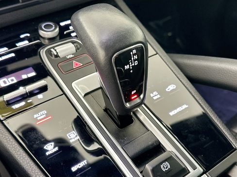 Used 2022 Porsche Cayenne AWD/4WD image 26