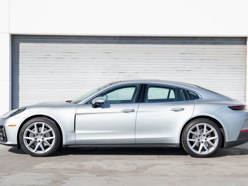 Certified 2025 Porsche Panamera image 2