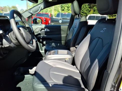 New 2026 Chrysler Pacifica Select w/ S Appearance Package image 7