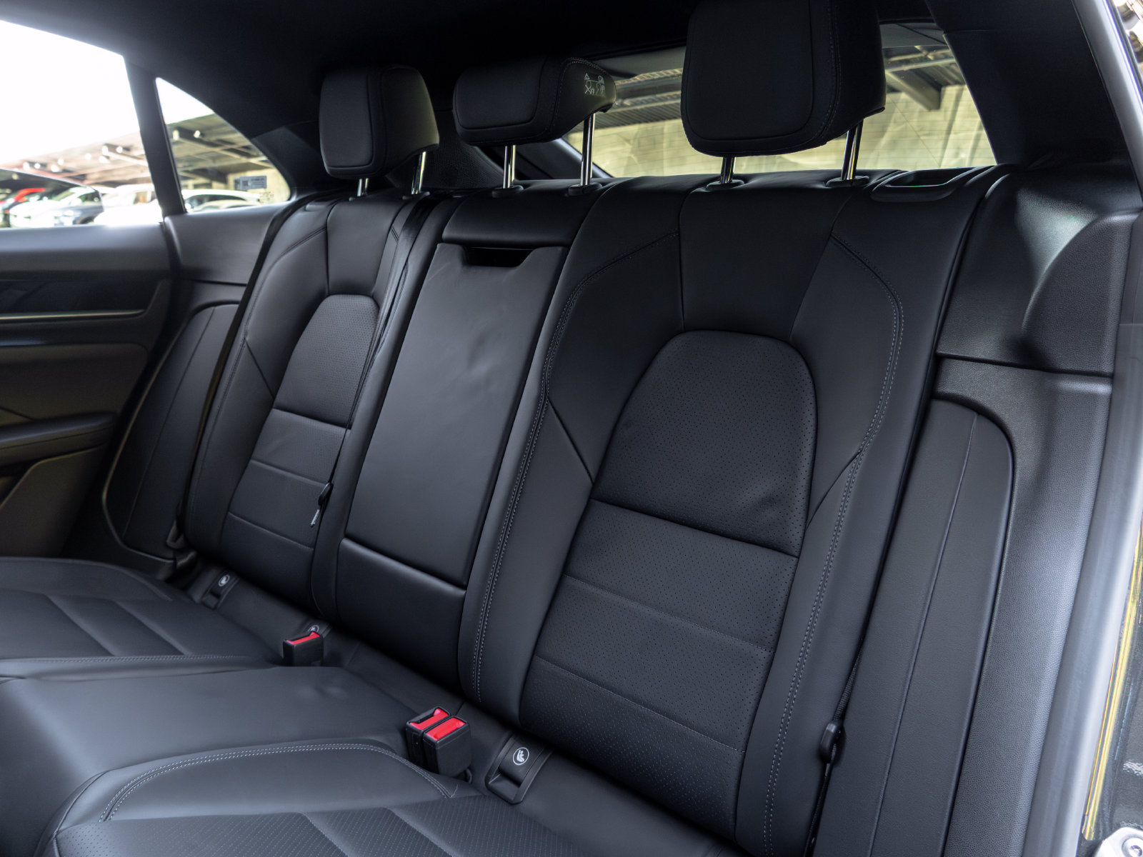 Certified 2025 Porsche Macan 4 Electric AWD/4WD image 45