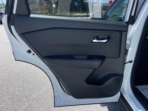 Used 2024 Nissan Rogue SV FWD image 11