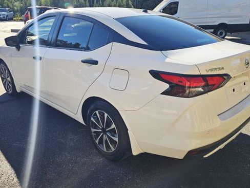 Used 2020 Nissan Versa S FWD image 7