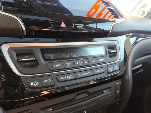 Used 2019 Honda Pilot Touring image 12