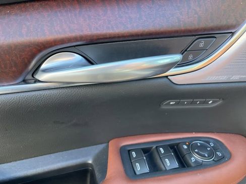 Used 2023 Cadillac XT5 Sportv w/ Technology Package image 14