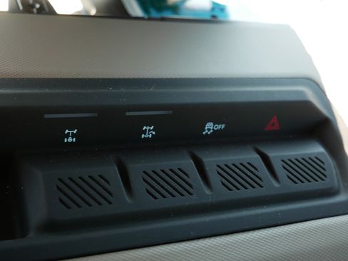 Used 2025 Ford Bronco Big Bend w/ Black Diamond Package image 33