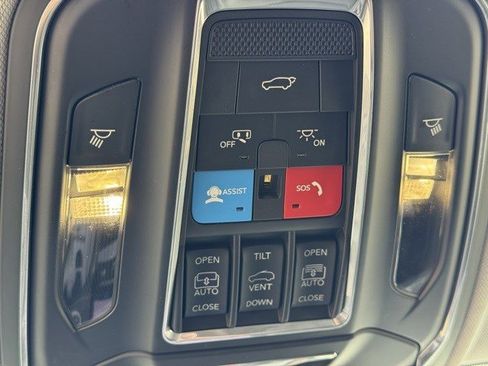 Certified 2023 Jeep Grand Cherokee Limited w/ Black Appearance Package image 26