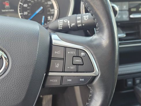 Used 2020 Toyota Highlander XLE image 36