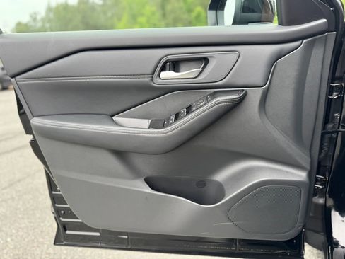 Used 2026 Nissan Rogue SL FWD image 15