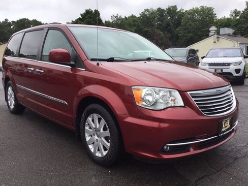 Used 2015 Chrysler Town & Country Touring w/ Driver Convenience Group FWD image 5