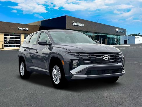 New 2026 Hyundai Tucson SE image 12